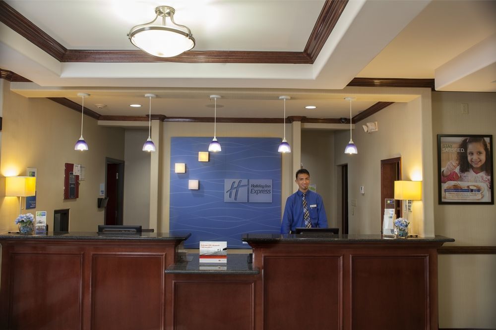 Holiday Inn Express Hotel & Suites Waller By Ihg Exterior photo
