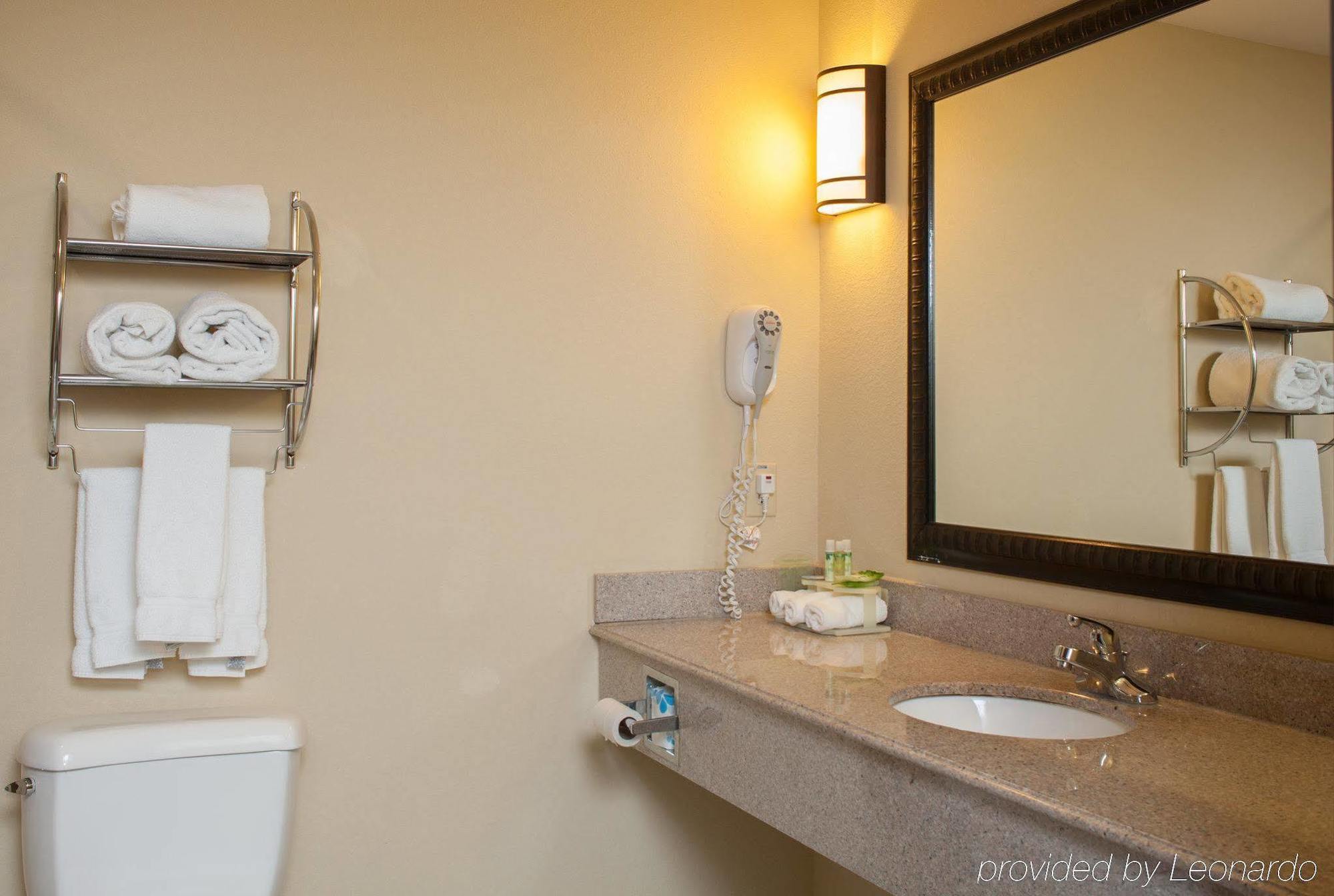 Holiday Inn Express Hotel & Suites Waller By Ihg Exterior photo