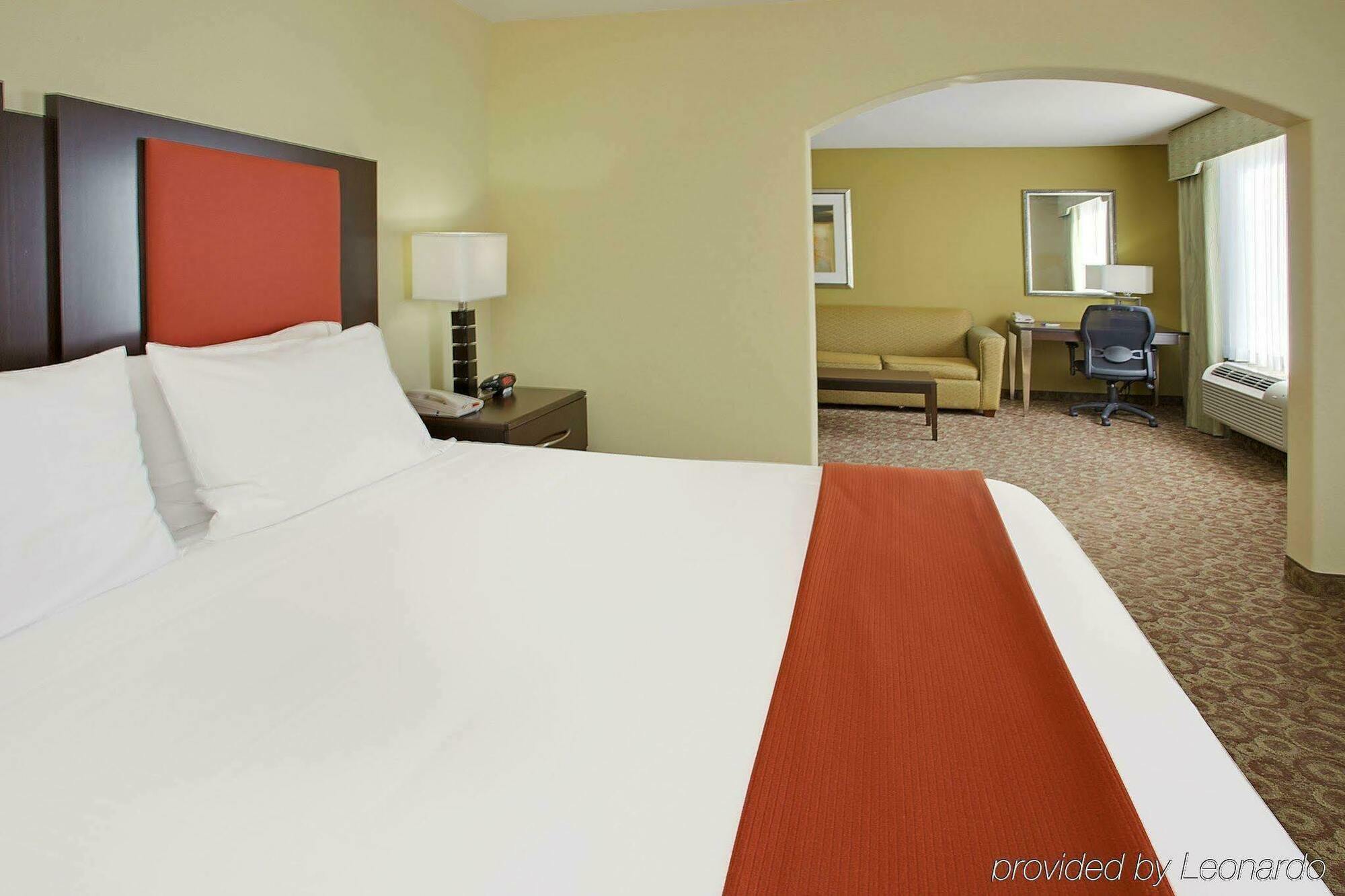 Holiday Inn Express Hotel & Suites Waller By Ihg Exterior photo